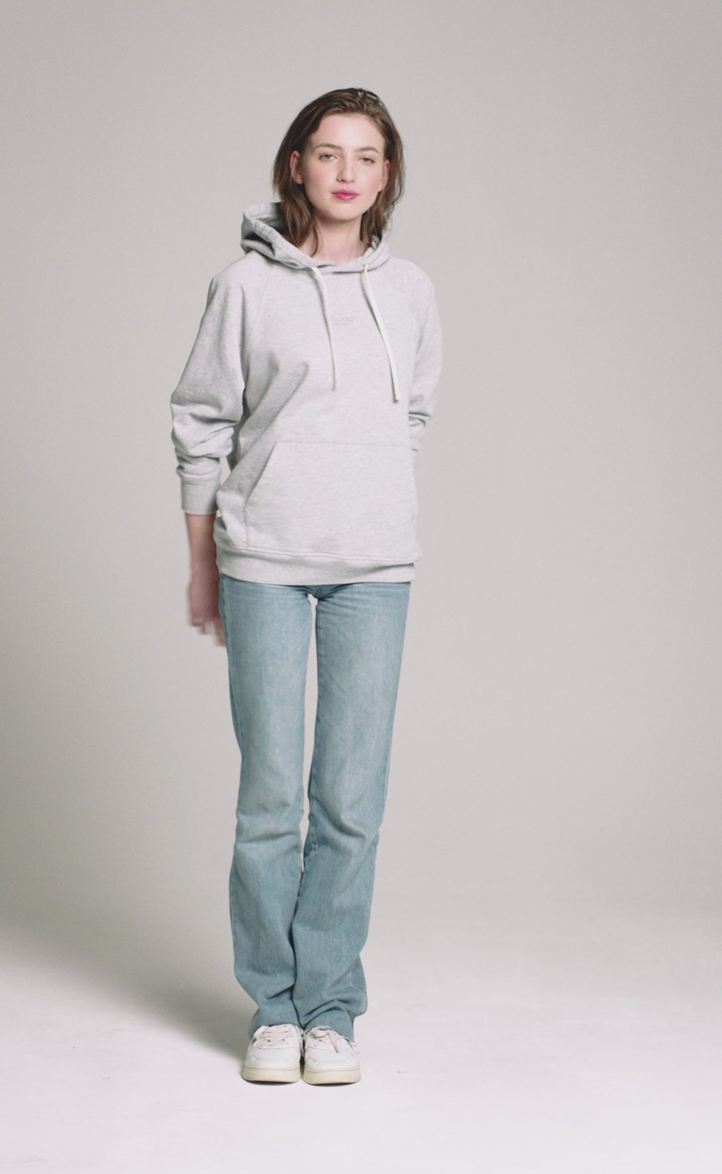 
                  
                    Video in der Galerie ansehen und abspielen, Hooded Sweatshirt für für Damen  – Grau
                  
                