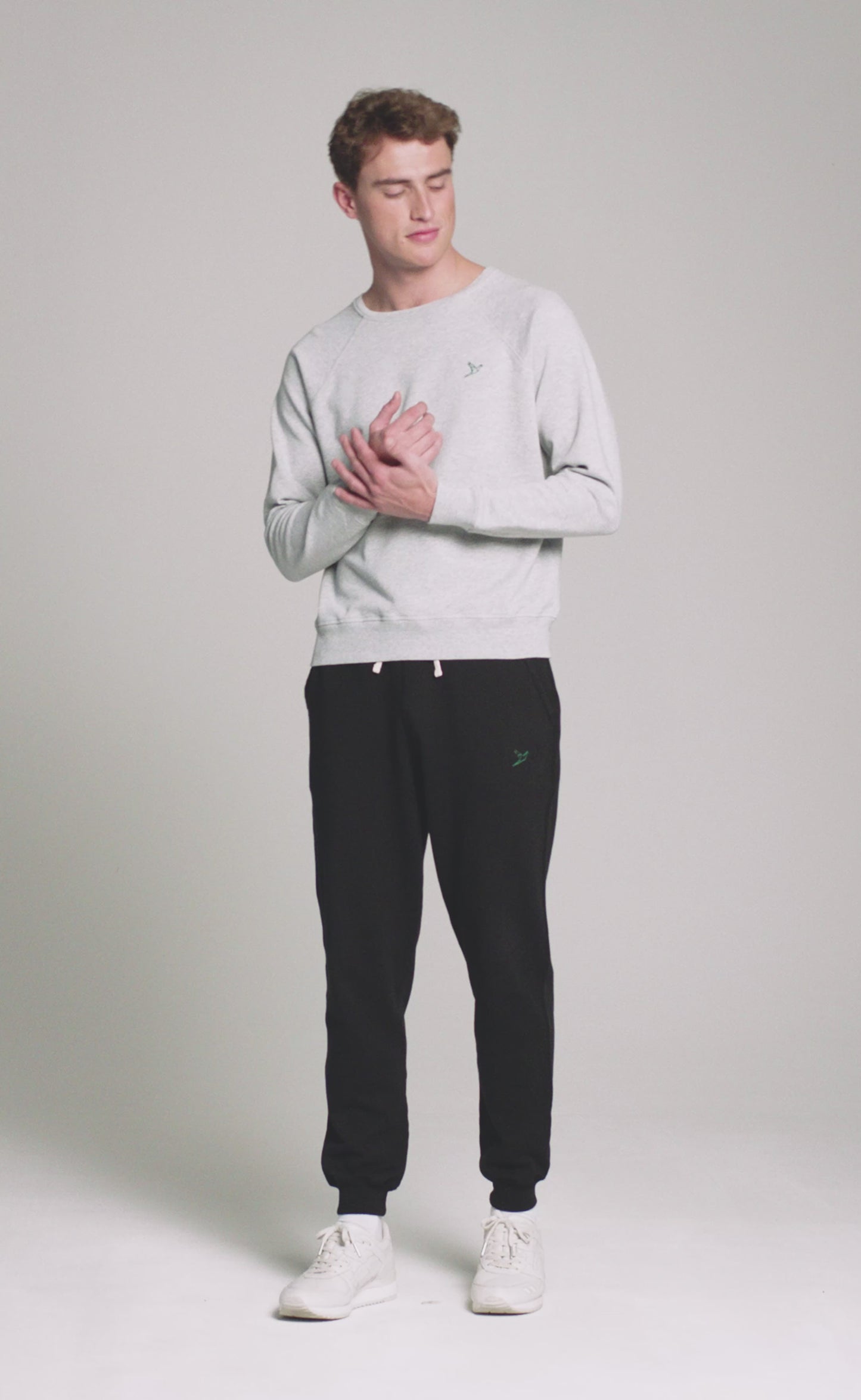 
                  
                    Video in der Galerie ansehen und abspielen, Rundhals Sweatshirt für Herren – Grau
                  
                